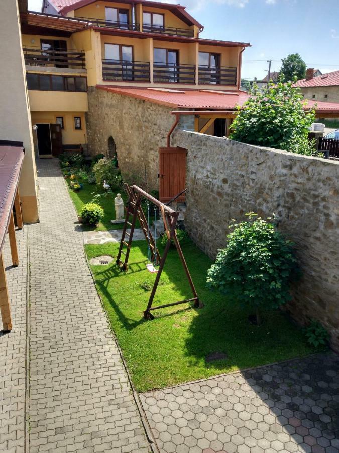 Penzion Maria Vrbov Ngoại thất bức ảnh